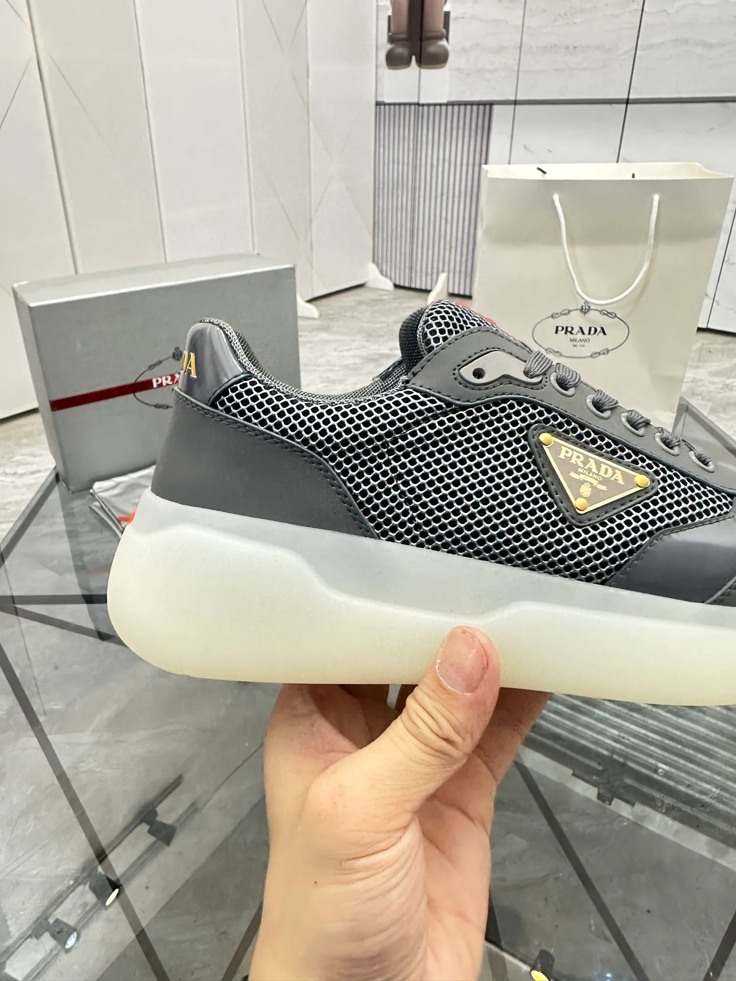 Men's shoes for sale 💰: 💰P620¥ High-end top quality Product trademark: Prada *"Prada*" low-top casual shoes Regular size: 38-45 (can be customized to 46) Product materials: Upper imported first-layer cowhide spliced ​​with original fabric, breathable lining, cowhide foot pads, original outsole. No.: 001